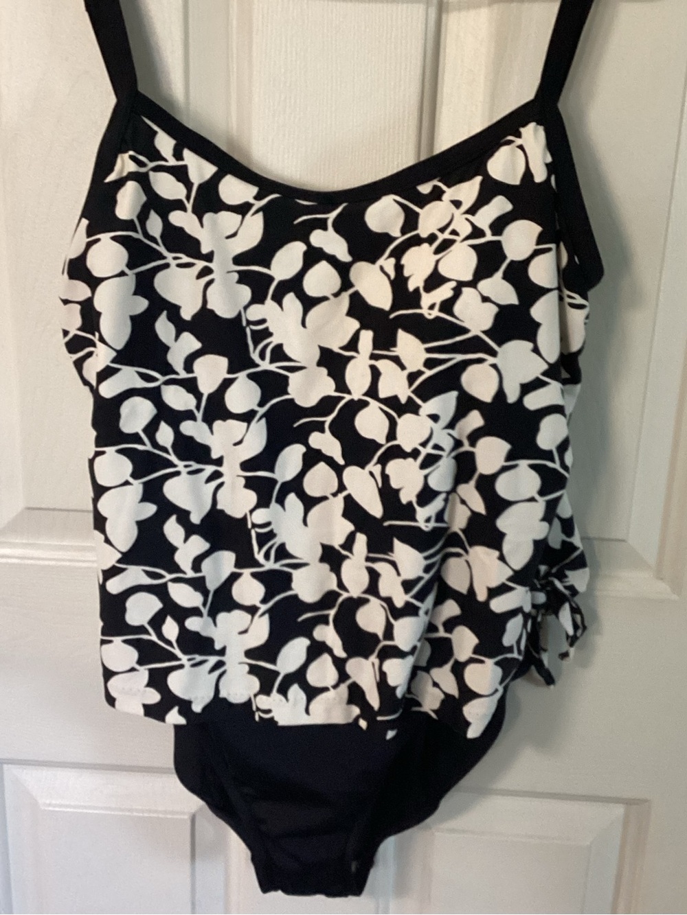 Black and cream/like color Floral swimsuit